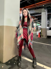 Load image into Gallery viewer, 【 Disorder 】手織布連帽針織披肩外套

